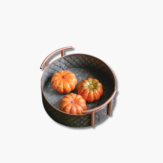 Antieke metalen serveerschaal