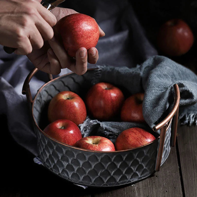 Antieke metalen serveerschaal