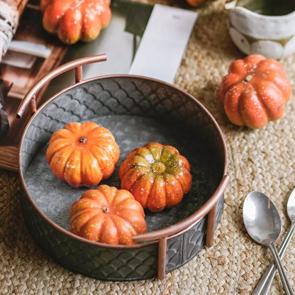 Antieke metalen serveerschaal