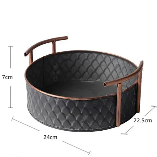 Antieke metalen serveerschaal