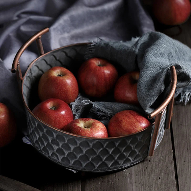 Antieke metalen serveerschaal